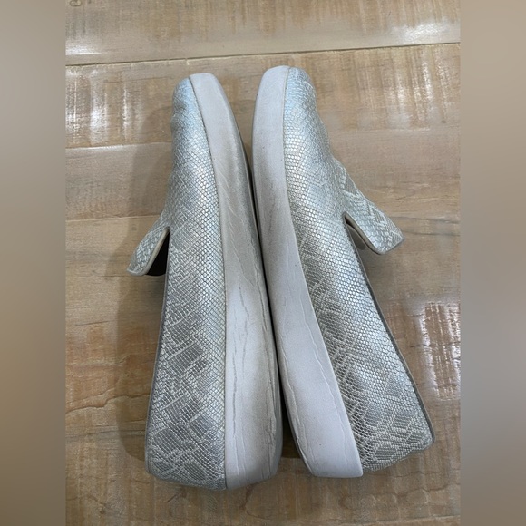 Womens FITFLOP SUPERSKATE silver metallic snake print loader slipper shoes - Picture 3 of 11